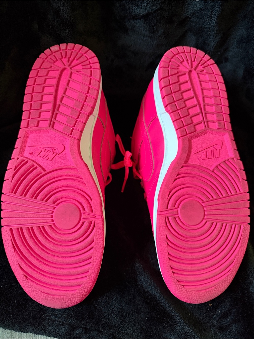 Nike Size 9 **HOT PINk** - Picture 5 of 5